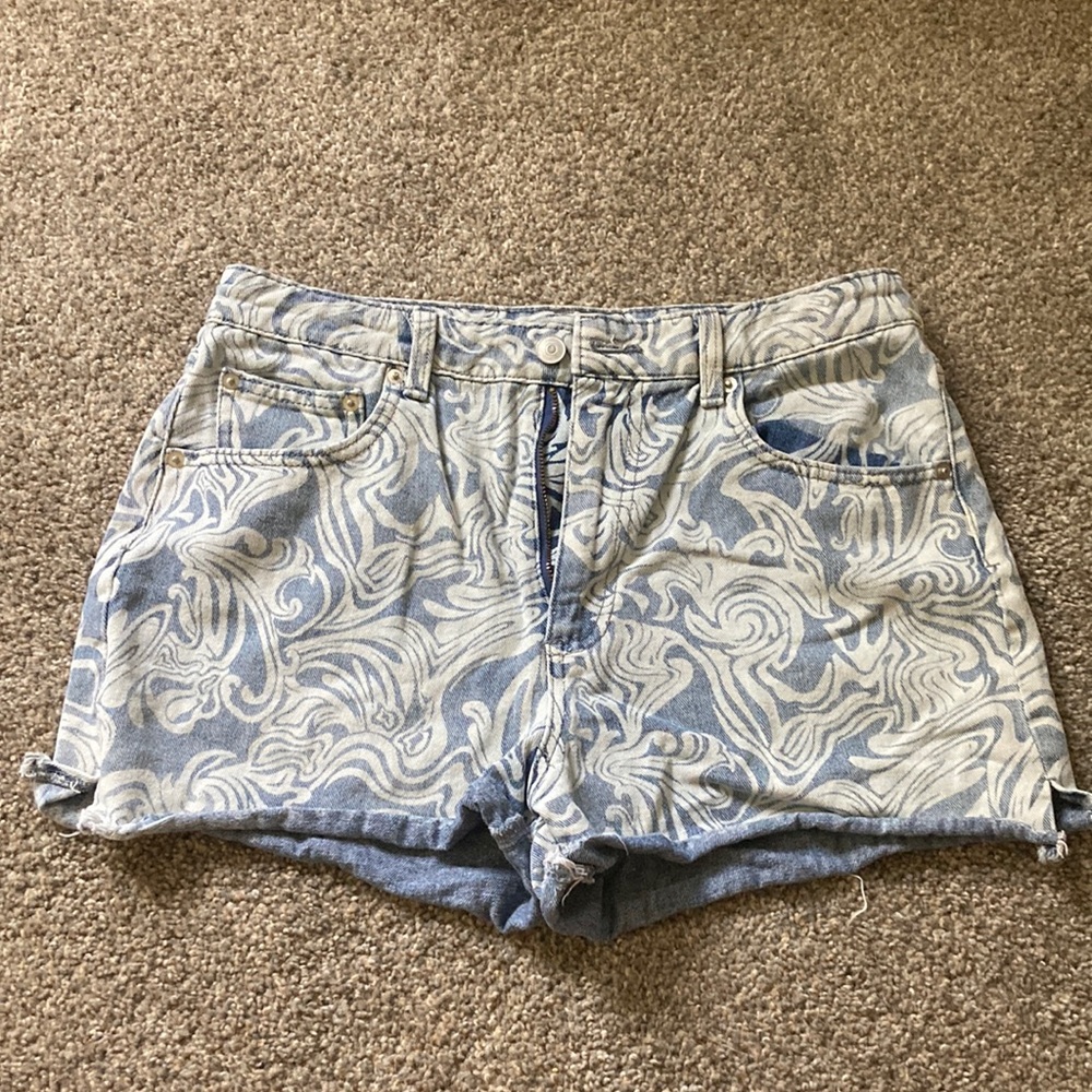 Size 11 Light blue swirl pattern Jean shorts